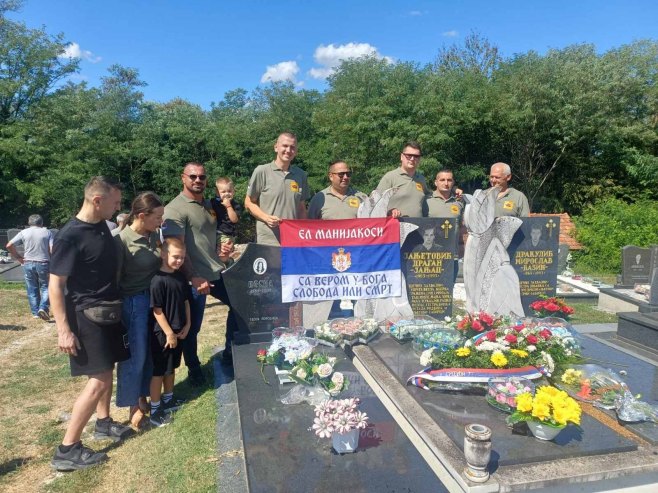 Сводна код Новог Града - парастос Сводна код Новог Града - парастос - Фото: РТРС