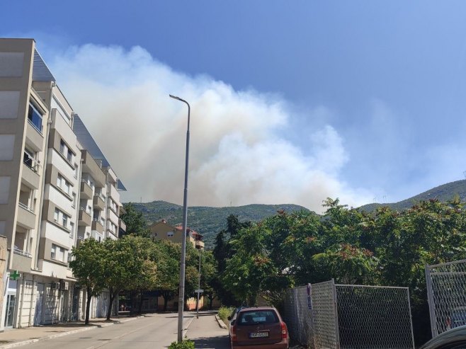 Пожар код Требиња пријети да се спусти низ обронке према градским насељима
