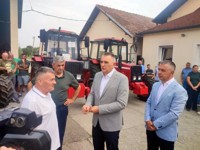 Minić posjetio "Agro Simeks" (foto: SRNA)