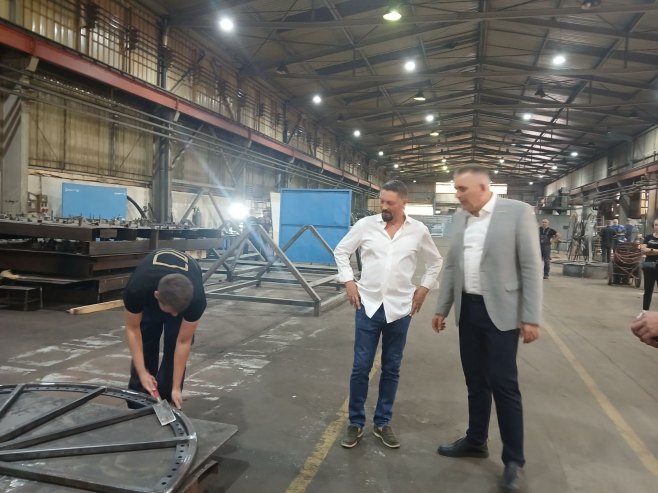 Минић посјетио предузеће "Елвако МетПро" у Бијељини (ФОТО)