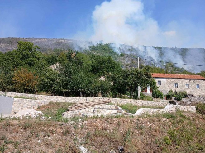 Пожари у Херцеговини не јењавају - ризик повећан и у наредном периоду (ВИДЕО)
