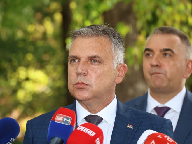 Голубовић: Градска управа у Бањалуци набавила школске униформе без консултација