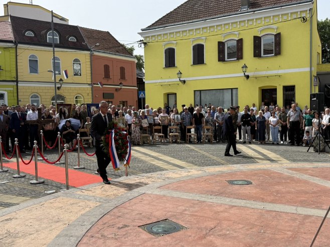Polaganje vijenaca (foto: RTRS)