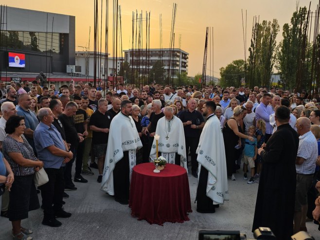 На темељима Саборног храма у Источном Новом Сарајеву одата почаст Ратку Младићу