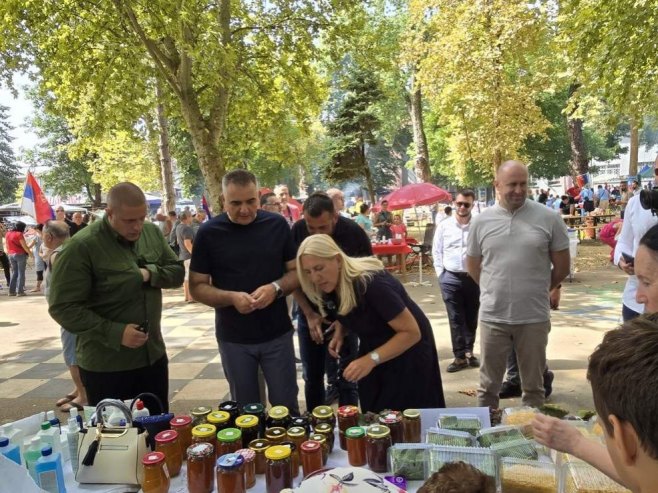 Минић и Цвијановићева на Гастро сусретима у Броду, учествује око 100 излагача