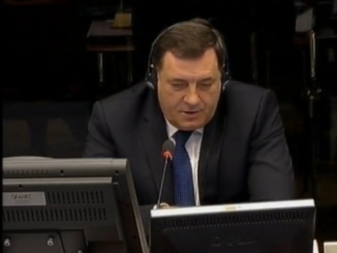 Додик био свједок Младићеве одбране 2015. године; Генерал му салутирао на уласку у судницу