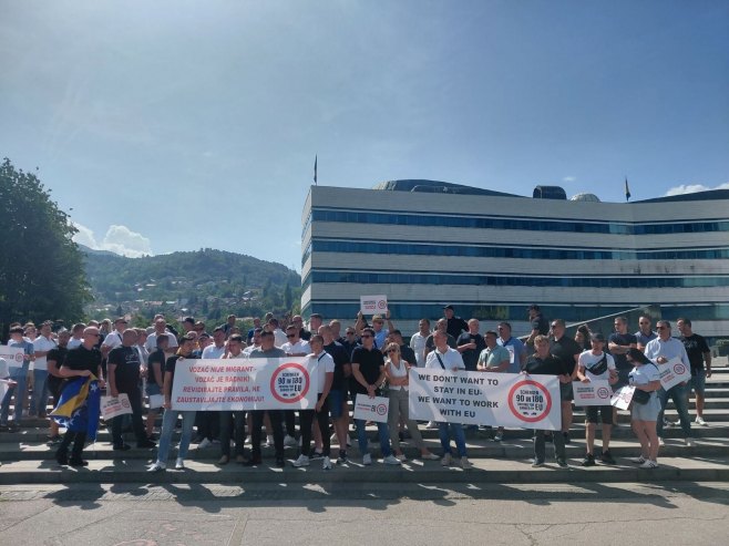 Протест возача са Западног Балкана због ограничења боравка у Шенгенској зони (ВИДЕО)