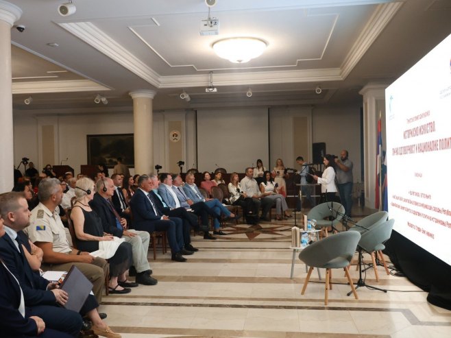 Бањалука: Промоција књиге "Јонијева посљедња битка: Операција спасавања у Ентебеу, 1976", израелског аутора Ида Нетанјахуа (ФОТО) Бањалука: Промоција књиге "Јонијева посљедња битка: Операција спасавања у Ентебеу, 1976", израелског аутора Ида Нетанјахуа (ФОТО)
