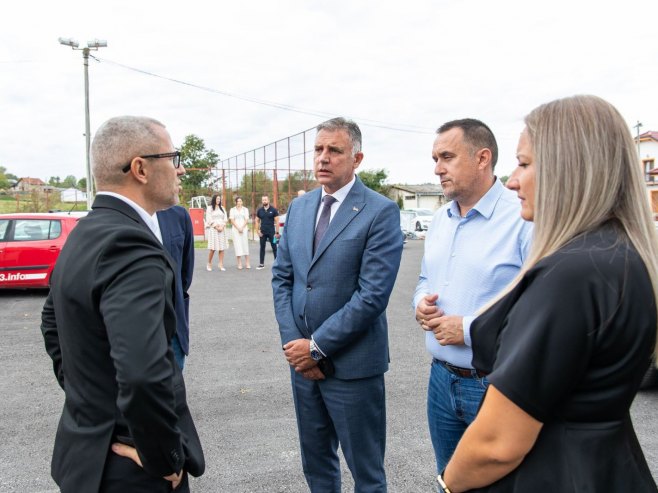 Golubović posjetio OS u Prnjavoru (Foto: Srna)