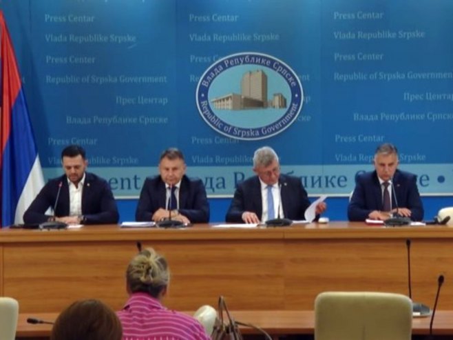 Влада Српске одобрила исплату једнократне новчане помоћи за све ученике основних и средњих школа