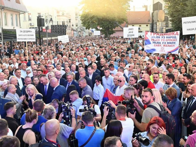 Централна трибина СНСД-а у Шамцу (Уступљена фотографија)