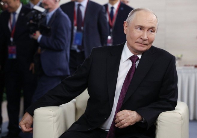 Владимир Путин (фото: EPA/VYACHESLAV PROKOFYEV/SPUTNIK/KREMLIN POOL) - 