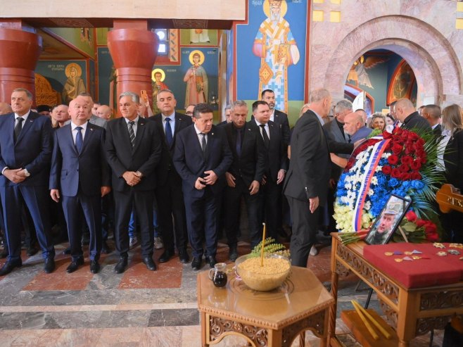 Каран, Минић, Стевандић, Цвијановићева и Додик одали почаст генералу Младићу (ФОТО/ВИДЕО)