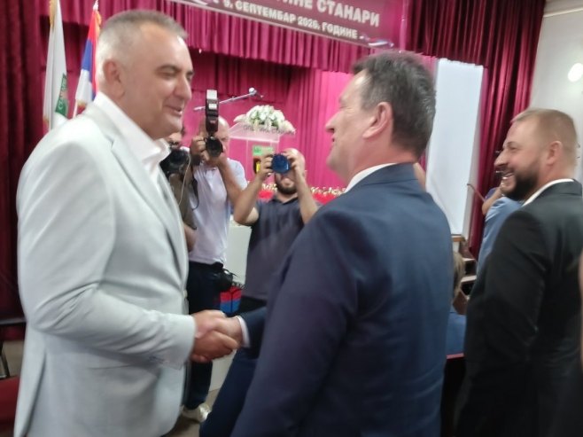 Минић се руковао са Бланушом: И онда нама странци причају о демократији