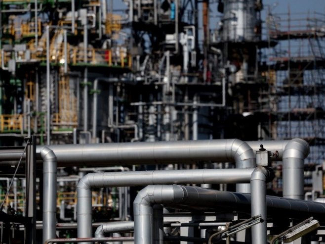 Нафтовод (Фото: EPA/FILIP SINGER) - 