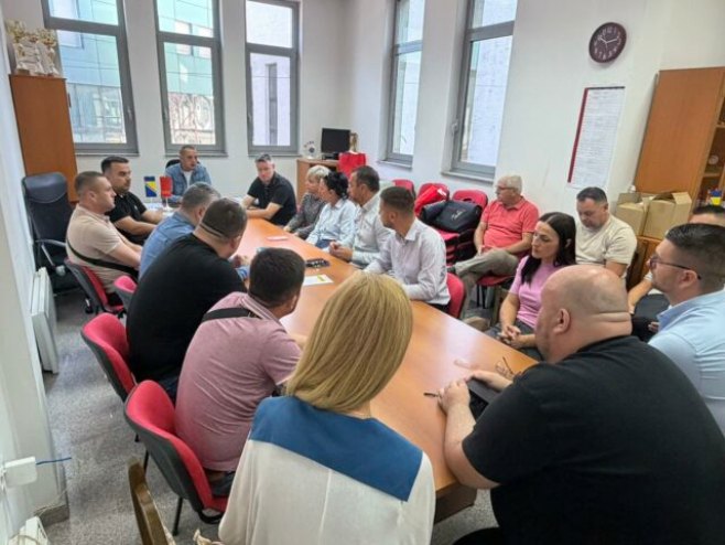 Бегић посјетиo Изборни штаб СДП БиХ у Брчко дистрикту Бегић посјетиo Изборни штаб СДП БиХ у Брчко дистрикту - Фото: Уступљена фотографија