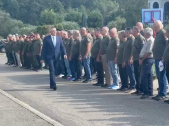 Минић на 35. годишњици од оснивања Прве лаке прњаворске пјешадијске бригаде (ВИДЕО)