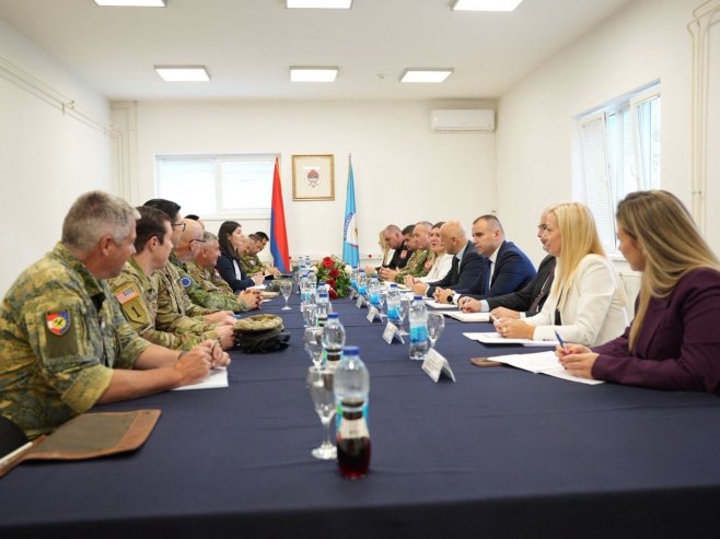 Састанак директора полиције са представницима војног дипломатског кора Састанак директора полиције са представницима војног дипломатског кора - Фото: Уступљена фотографија