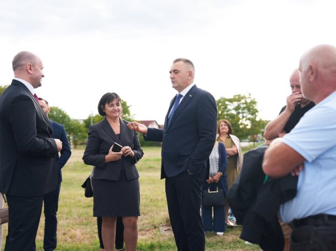 Минић посјетио реконструисани објекат вртића "Бели анђео"