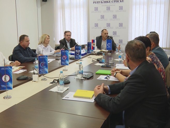 "Плата радника у привреди све, само не достојанствена"