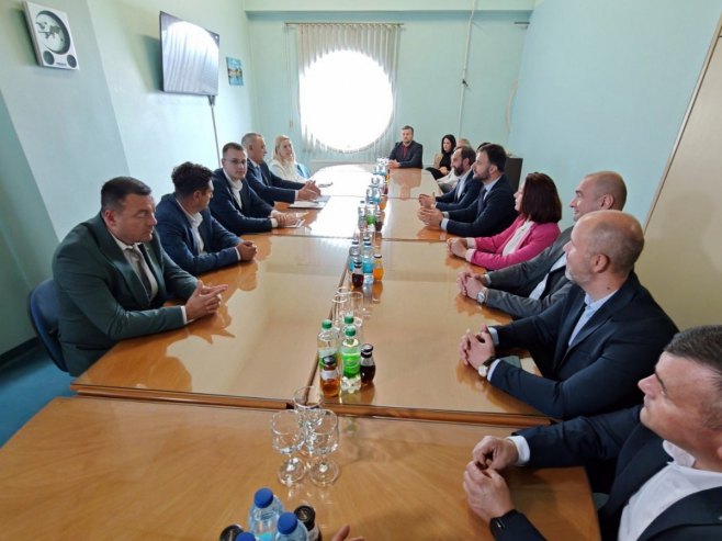 Минић у Приједору: Састанак с руководством болнице, градоначелником и начелницима поткозарских општина
