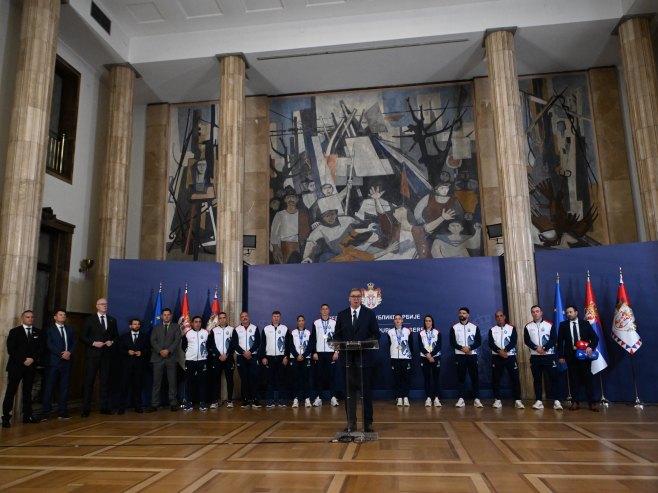 Вучић: Хвала боксерима на величанственом успјеху, враћамо бокс на велика врата