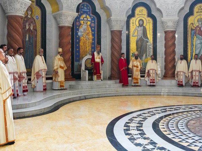 Патријарх Порфирије: Нека крст Христов буде сила и знамење побједе добра