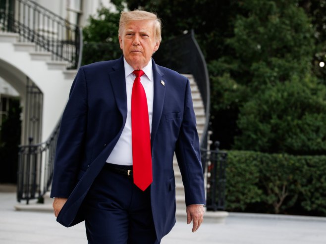 Трамп: Нећемо ометати развој вјештачке интелигенције