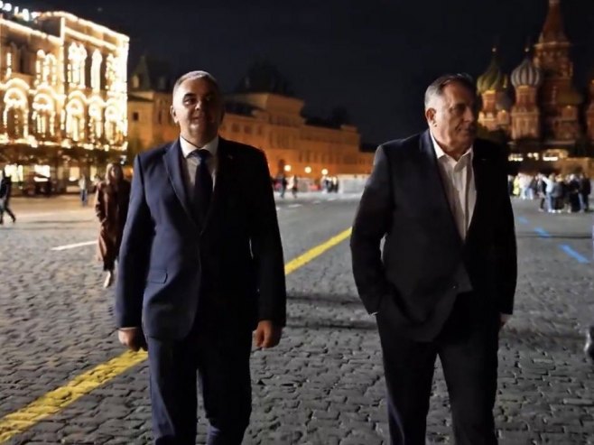 Додик и Минић у шетњи Црвеним тргом након успјешног и садржајног дана (ВИДЕО)