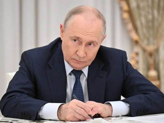 Путин: Руски народ нико не може ни да заплаши ни да сломи