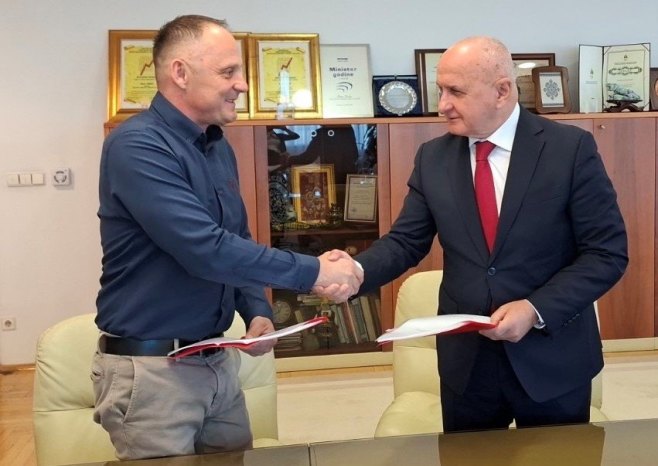 Потписан уговор о концесији за изградњу соларне електране "Билећа један"