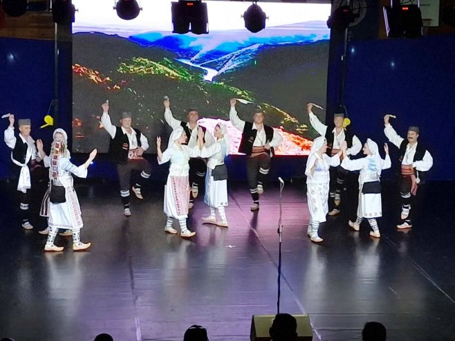 Ансамбл "Венац" представио богато културно насљеђе
