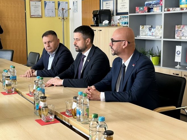Бубић и Амиџић у посјети фабрици "СXП Целекс"