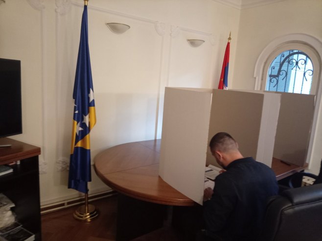 Бирачко мјесто у Амбасади БиХ у Београду отворено на вријеме
