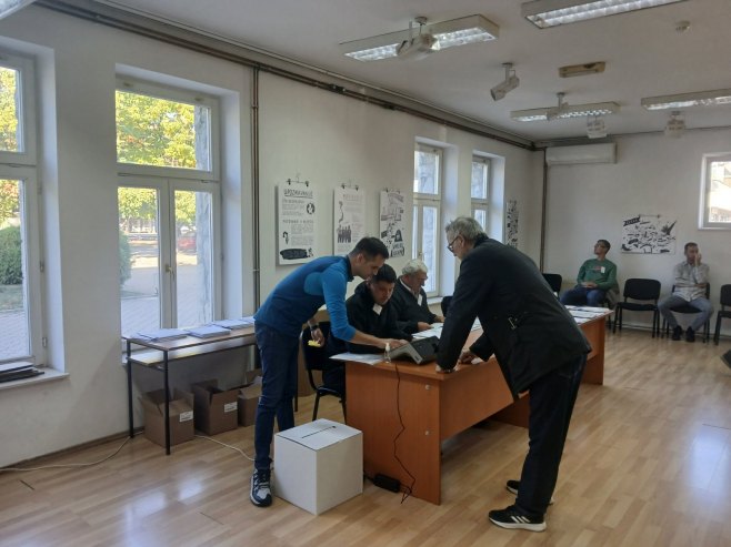 Гласање у Угљевику (Фото: РТРС)
