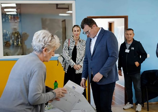 Божовић гласао у Војковићима