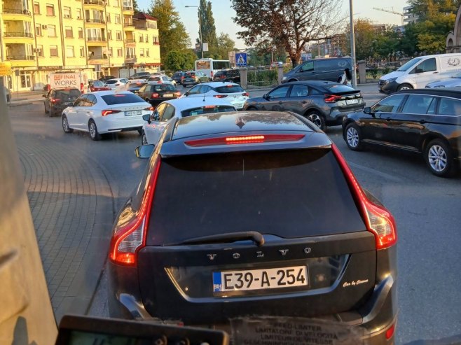 Саобраћајни колапс у Бањалуци и овог јутра