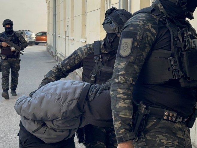 У Требињу приведено више лица због уличне продаје наркотика (ФОТО)