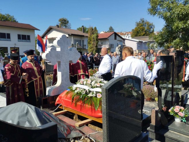 Сахрањена Биљана Плавшић (ФОТО)