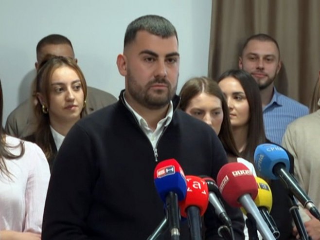Лапчевић најавио збор студената: Колеге из Србије да се јасно одреде о спорним порукама (ФОТО/ВИДЕО)