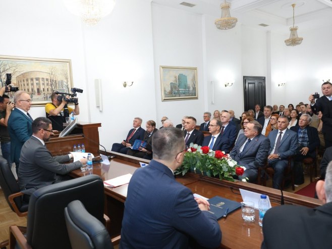 Манифестација "Од знања ћуприја" - присуствују Минић, Мацут и Додик (ФОТО)