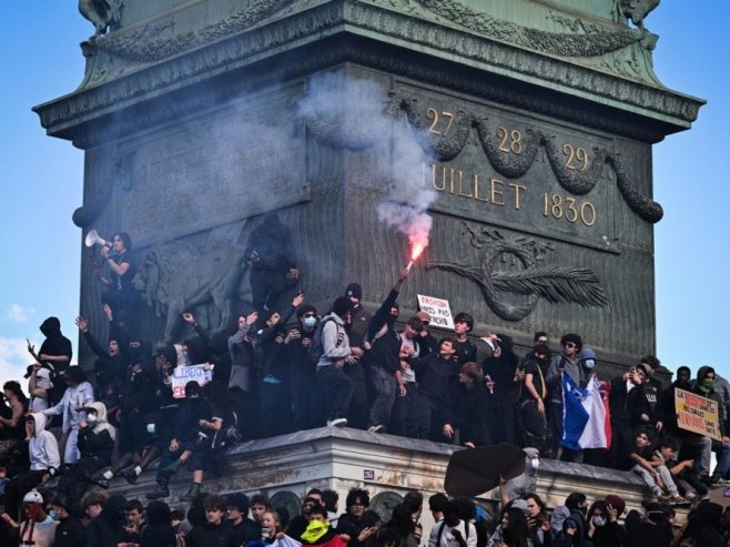 Демонстрације у Француској настављене, затворена 141 школа