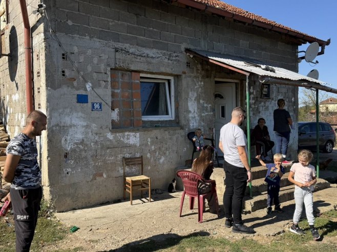 Породици Ћорић из Мале Сочанице потребна помоћ: Шесторо дјеце у трошној кући без воде (ФОТО)
