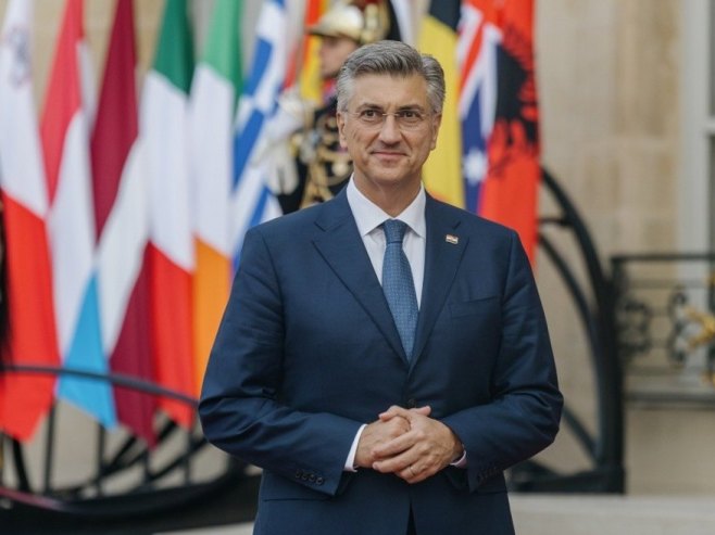 Пленковић подноси извјештај о раду Владе пред полупразном саборском салом