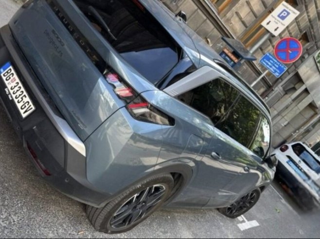 Sarajevo, oštećen automobil (Ustupljena fotografija )