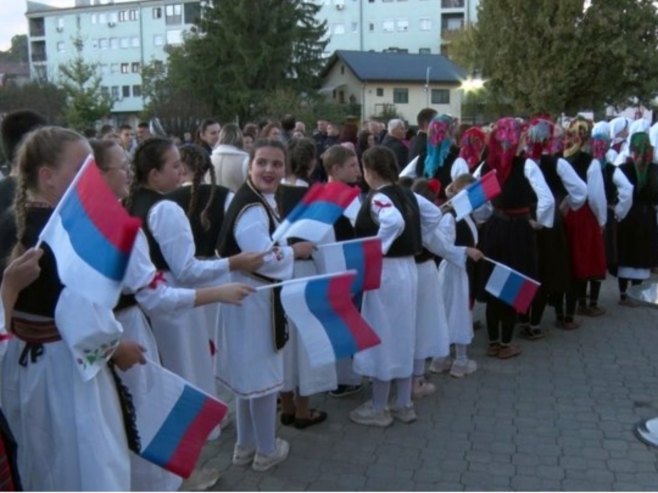 Лакташи: Улицама града прошла литија