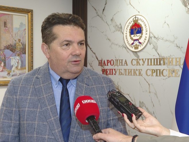Стевандић: Српска по Уставу има право на доношење новог најважнијег правног акта и нико у томе не може да је спријечи