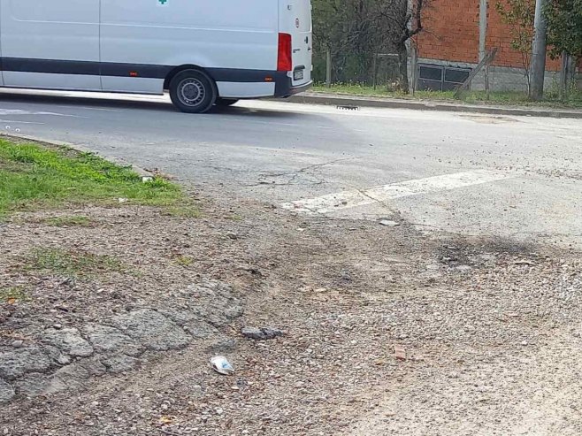 Након изградње водовода Улица Благоја Паровића остала препуна ударних рупа, мјештани Туњица огорчени