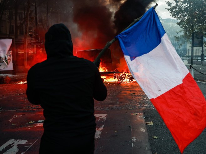 Протести у Француској (Фото: EPA/MOHAMMED BADRA) - 