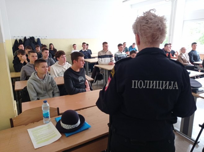 Превентивна кампања за средњошколце - Вршњачко насиље не смије бити прећутано
